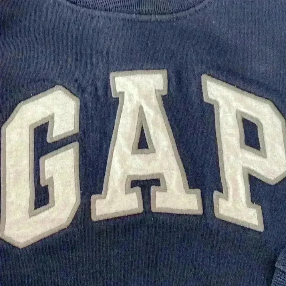 GAP logo crewneck